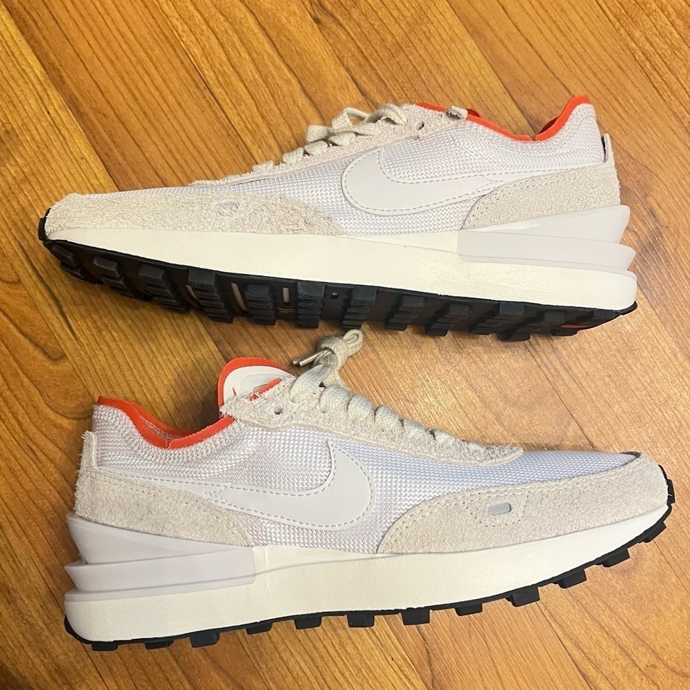 Nike waffle white sneakers size 7 womens - Picture 2 of 6